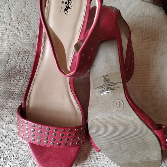 Size 8 Medium High Heels - Picture 2 of 2
